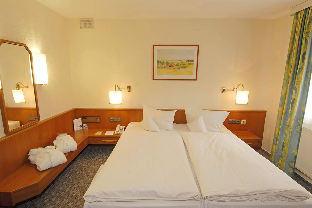Balladins Superior Hotel Gutsmann Bad Bramstedt Room photo
